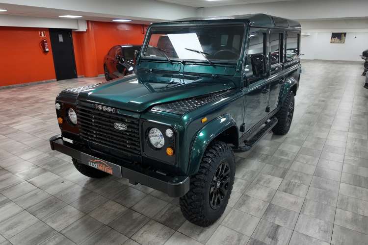 Land-Rover Defender