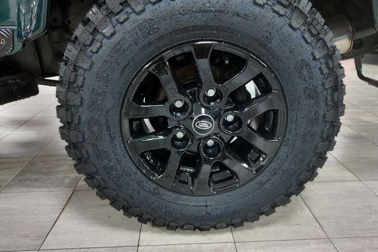 Land-Rover Defender