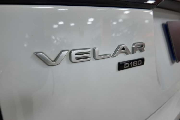 Land-Rover Range Rover Velar