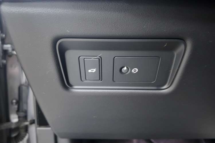 Land-Rover Range Rover Sport